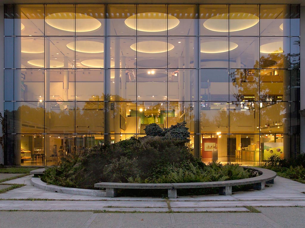 Michael_Singer_EcoTarium_Courtyard_Thumb