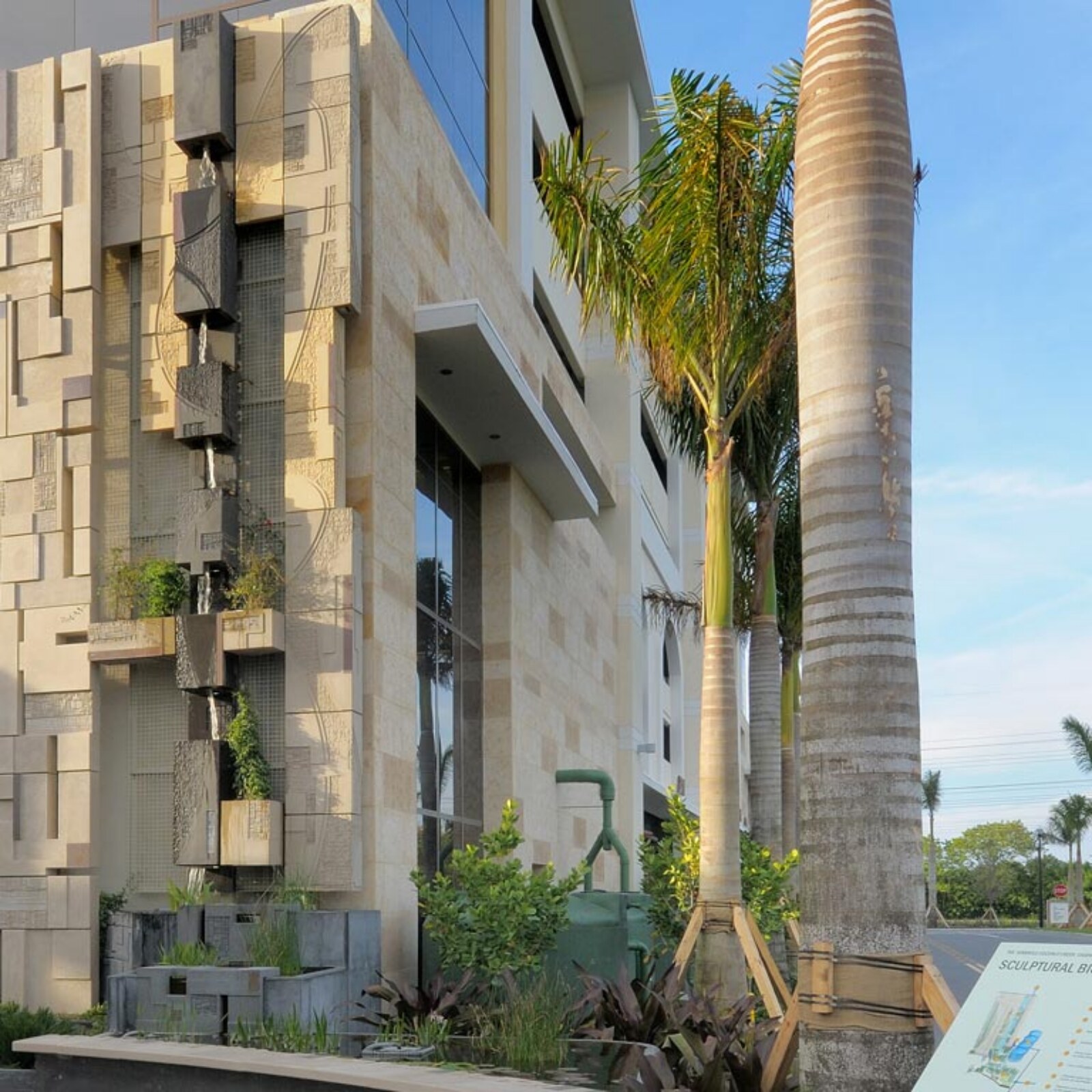Michael_Singer_Seminole_Sculptural_Biofiltration_Wall_thumb2