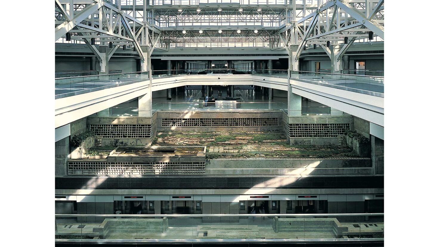 Singer_Studio_Denver_Airport_Atrium_Garden_Denver-2_Desktop_Web