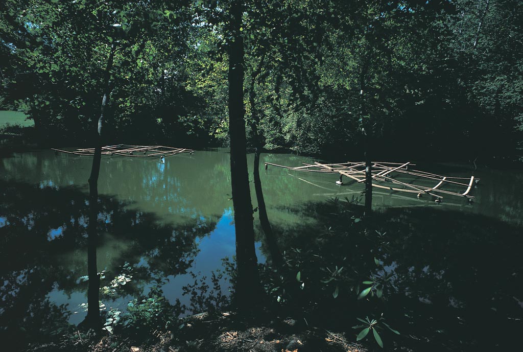 Michael_Singer_Sculpture_First_Gate_Ritual_1976-2